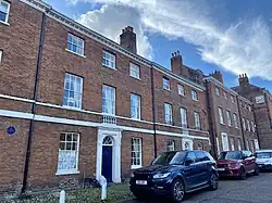 Nos 10–12, The Close