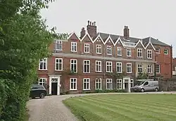 Nos 3 & 4, The Close