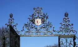 Overthrow to University Library gateway, Burrell's Walk