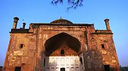Chini-ka-Rauza including well, tank and kiosk facing the river Yamuna.