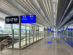 Entrance platform corridor