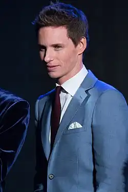A photograph of Eddie Redmayne at the Japanese premiere of Fantastic Beasts and Where to Find Them in 2016