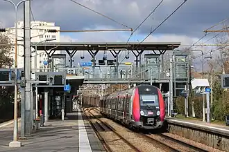 Train Z 50000 no 122L towards Saint-Cloud.