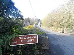 Sign before bridge in Clonegal