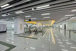 Line 11 west concourse