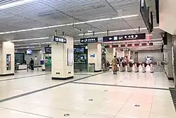 South concourse, Line 8