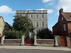 No 9, South St (the Manor House) including garden wall
