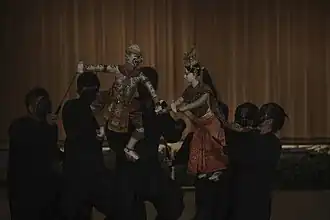 Hun krabok, puppets handled by three performers from Thailand