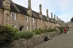 Boundary walls to 14 – 27 Vicars Close