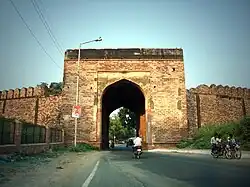 Fatehpur Sikri: Agra Gate.