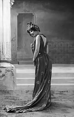 Amélie Diéterle at the Theater of the Bouffes-Parisiens.