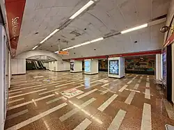 Concourse between platforms