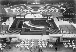 Opening of the Gruga in 1929 with a view from the Radio Tower: Dahlia arena behind, pergola garden and milk restaurant in front