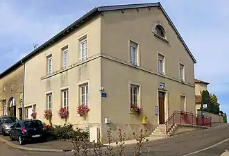 The town hall in Harmonville