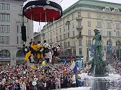 TKK students having placed the student cap on Havis Amanda during the Vappu celebrations in 2002