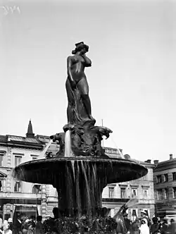 Havis Amanda with a student cap, Vappu 1921