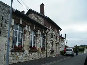 The town hall and school in Hem-Monacu