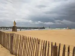 Note Dame beach, Lucien Danglade statue