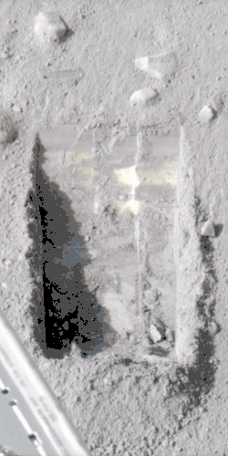 Die-sized clumps of bright material in the enlarged "Dodo-Goldilocks" trench vanished over the course of four days, implying that they were composed of ice which sublimated following exposure.[24][26]