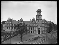Looking east towards Albert Park showing the Auckland Public Library, taken 1905