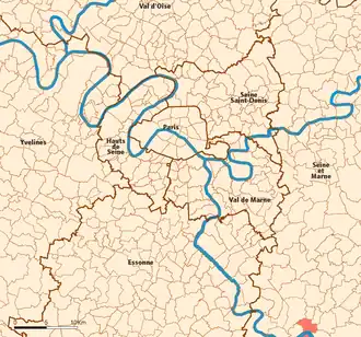 Location (in red) within Paris inner and outer suburbs