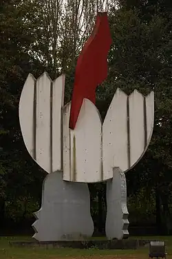 O Devorador de Automóveis monument