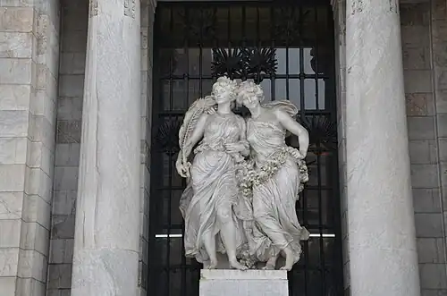 La Juventud at the Palacio de Bellas Artes