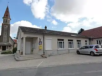 The town hall and school of Proviseux-et-Plesnoy