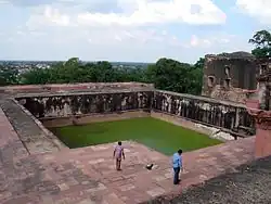 Fatehpur Sikri: Sweet Tank at the back of Diwan-i-Khas