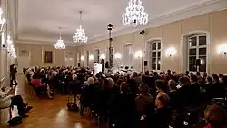 Picture of the award ceremony, consisting in a room full of people