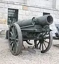 28 cm barrel and recoil assembly on its transport cart in front of the Museum of the Polish Army in Warsaw
