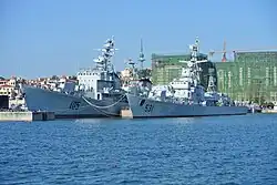 Type 051 destroyer Jinan（Pennant #105）& Type 053K frigate Yingtan（Pennant #531）
