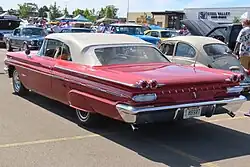 File:1960 Pontiac Bonneville Convertible Coupe, rear view