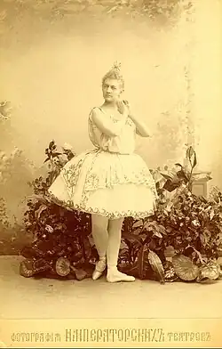 Anna Johansson as the goddess Aurora in Le Réveil de Flore, 1894.