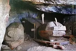 Bangao Mummy Cave (1) (cropped)