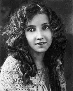 Portrait photograph of Bessie Love in 1919