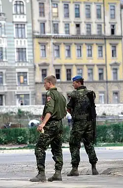 M/84 Barrack dress with shirt and fragmentation vest