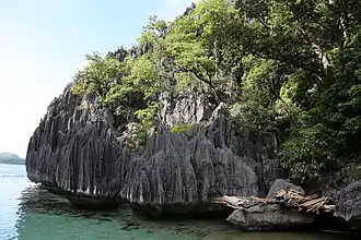 Large rock formations at the Barracuda Lake