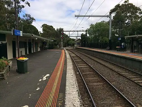 Westbound view from Kooyong platform 1 facing towards platform 2