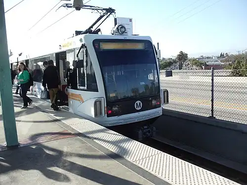 A westbound train at Lynwood station