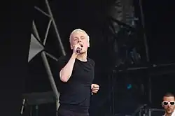 Photograph of Mr Hudson performing at the Lovebox Weekender festival in Victoria Park, London in 2009