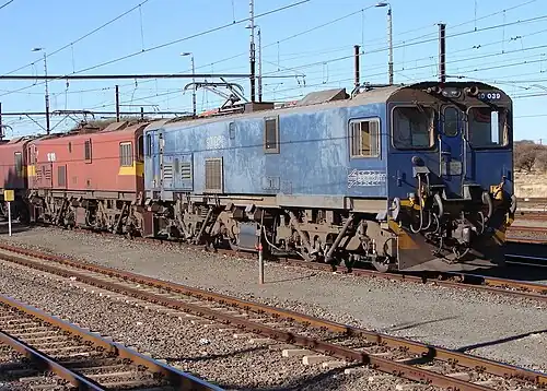No. 10–039 in Spoornet blue with outline numbers at Warrenton, 24 August 2007