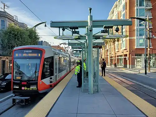 A train at 4th and Brannan station, 2022