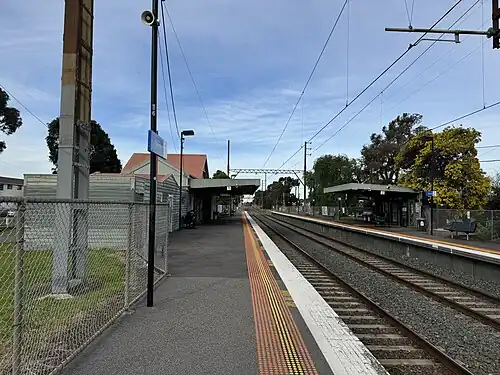 Southbound view from Platform 1 at Thornbury