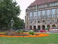 Trümmerfrauen memorial in front of the town hall