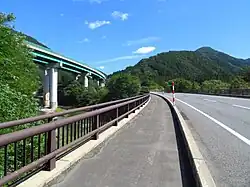 National Route 282 running parallel to the Tōhoku Expressway